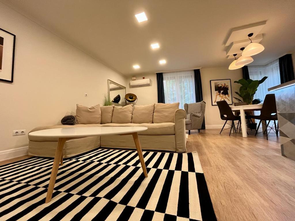 Ground Floor Park Bestern Segedin Dış mekan fotoğraf
